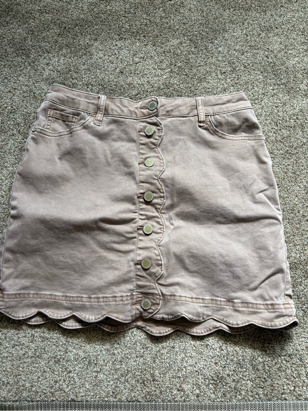 CHARLIE B Scalloped Front-Button Mini Skirt in Light Taupe